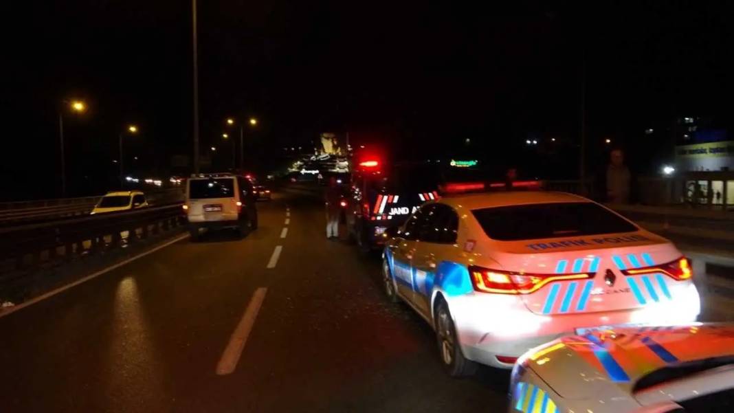 Manavgat’ta Pikabın Kamyona Girdiği Kaza Trafiği Felç Etti! 6